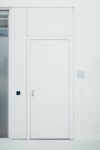 Eine weiße Zimmertür